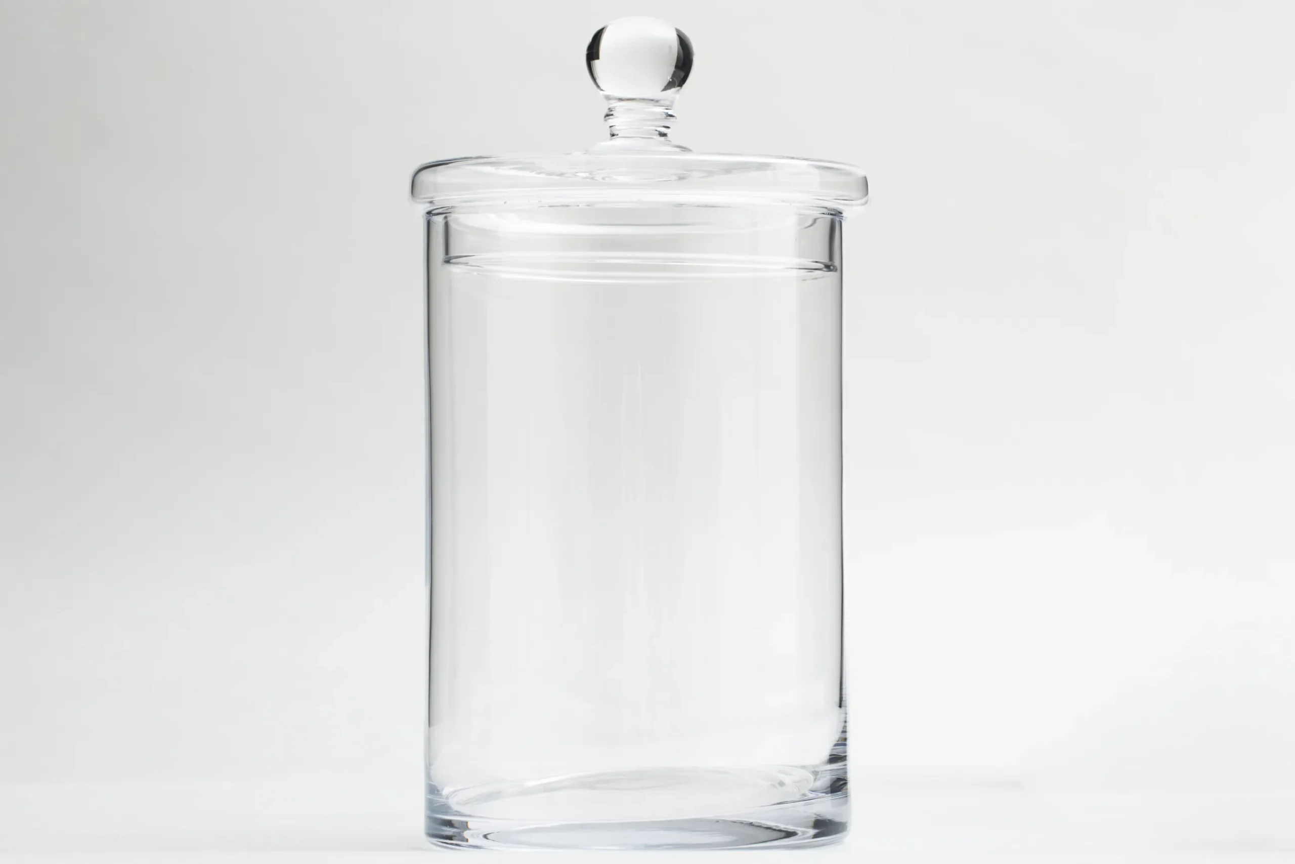 Lioni, Snoeppot, Glas, L