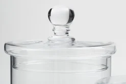 Lioni, Snoeppot, Glas, L