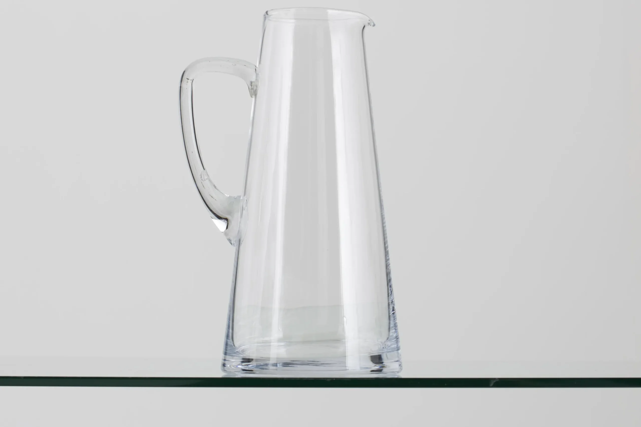 Ruth, Kan, Mondgeblazen Glas
