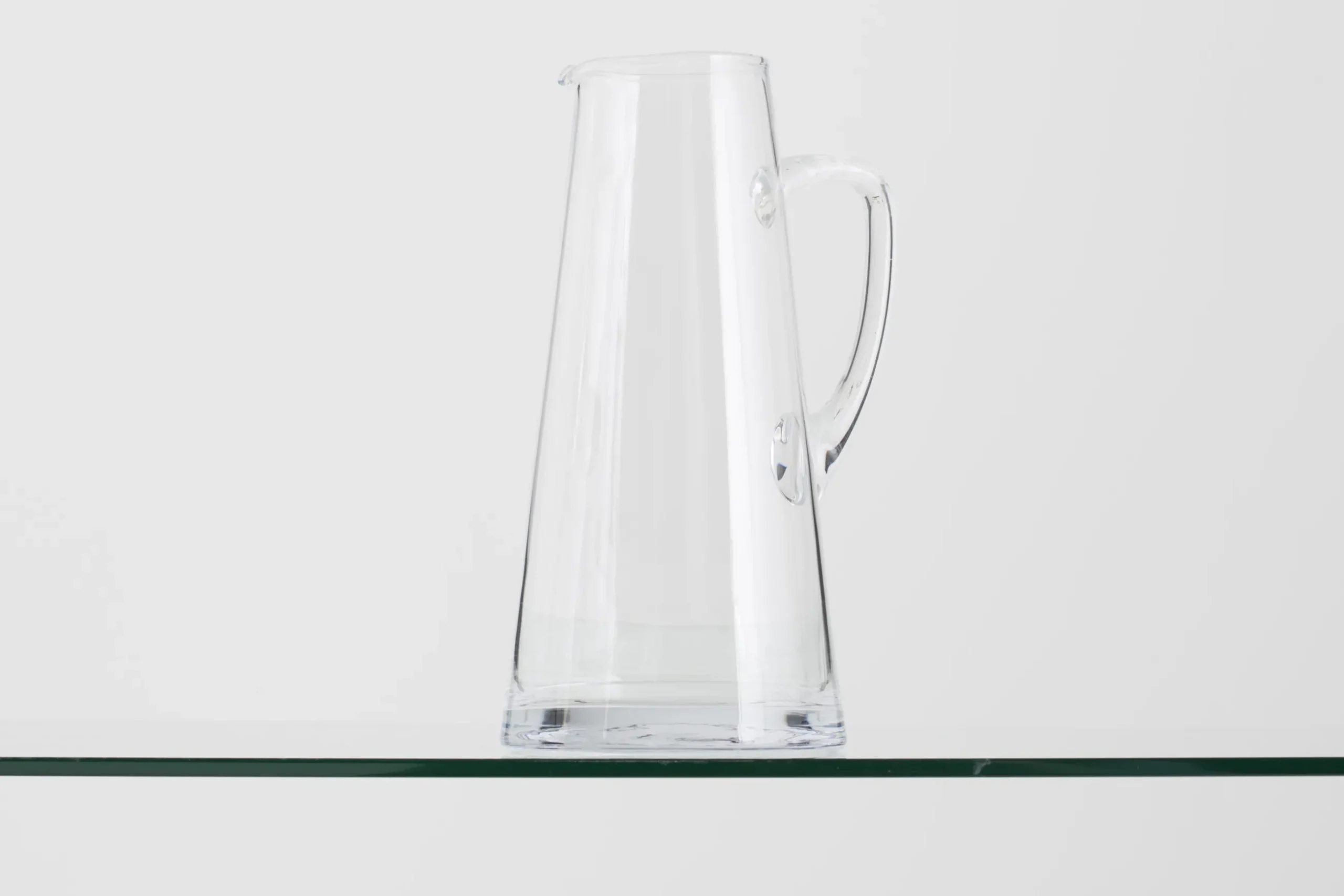 Ruth, Kan, Mondgeblazen Glas