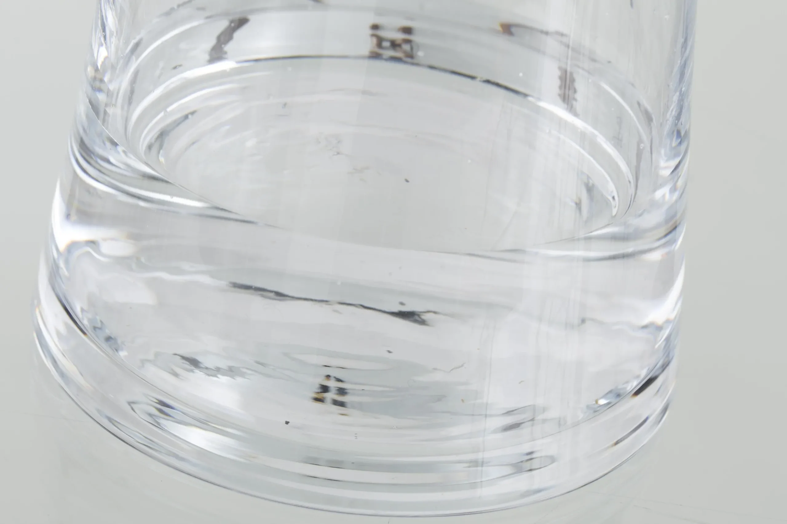 Ruth, Kan, Mondgeblazen Glas