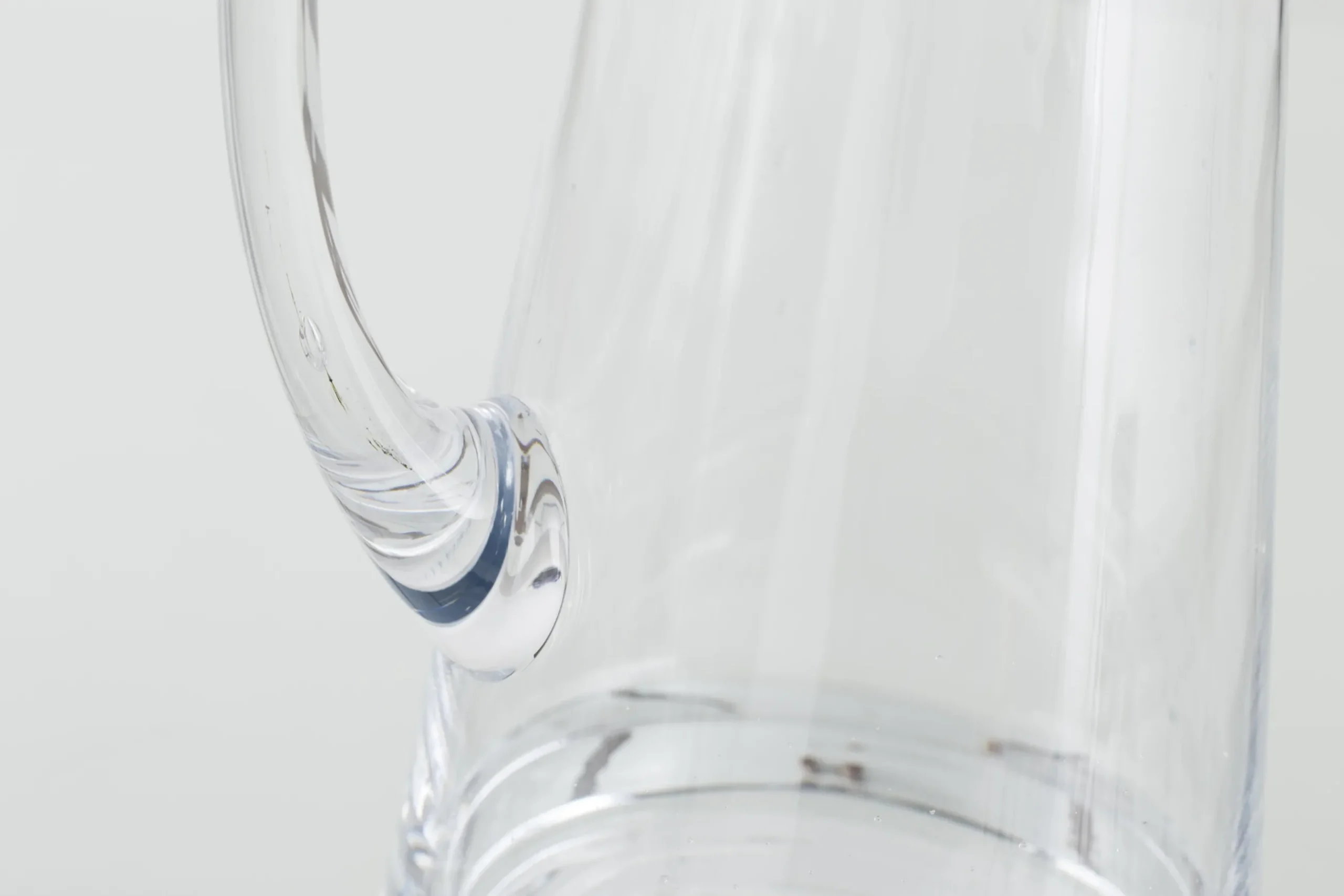 Ruth, Kan, Mondgeblazen Glas