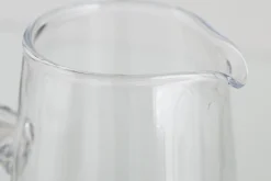 Ruth, Kan, Mondgeblazen Glas
